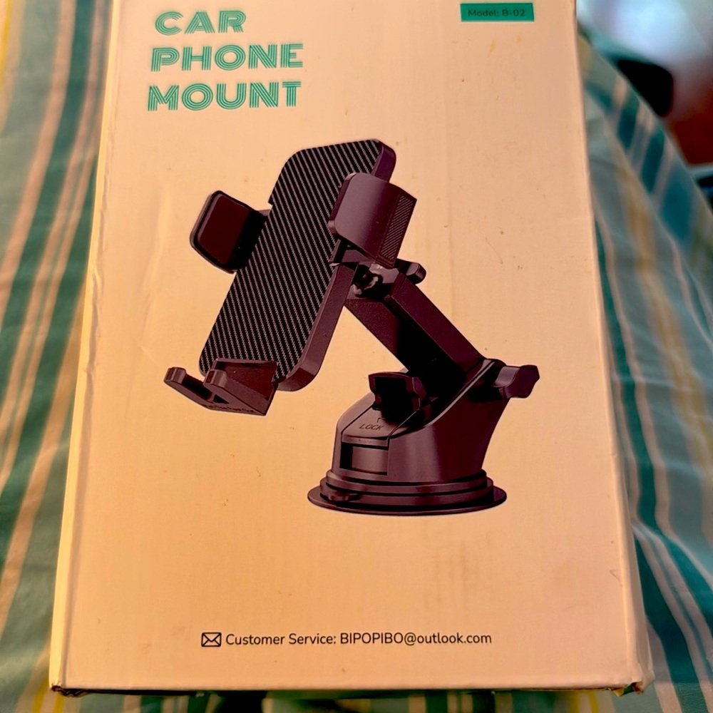 New, Boxed Car Mount paid $29. NEVER USED. GREAT BUY
